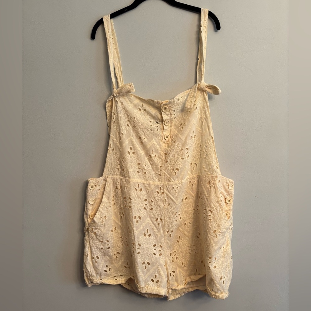 Davi & Dani Cream Lace Overalls